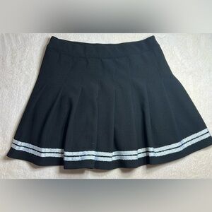 DJT Women's Skort, Size M, Black and White Pleated